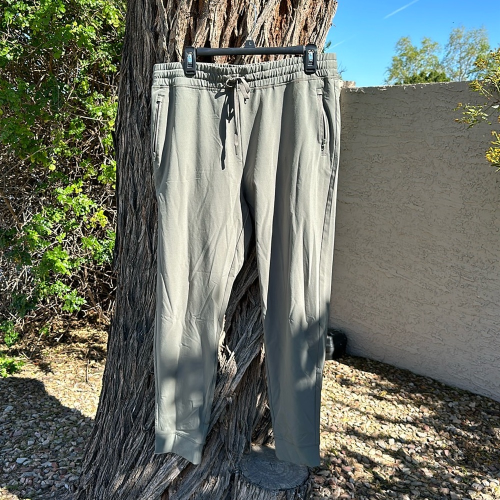 32 Degrees women’s athletic jogger size L sage green